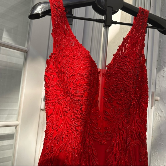 BASIX BLACK LABEL
D9267L
SLEEVELESS BEADED EMBROIDERED GOWN - Picture 6 of 14